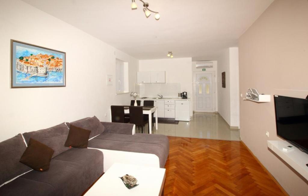 Apartments Dubreta تْسافتات المظهر الخارجي الصورة