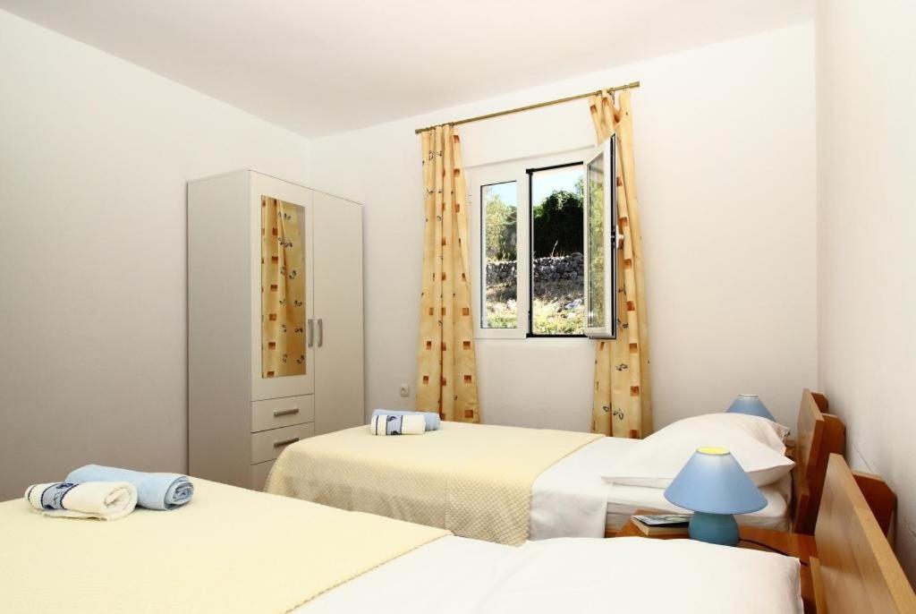 Apartments Dubreta تْسافتات المظهر الخارجي الصورة