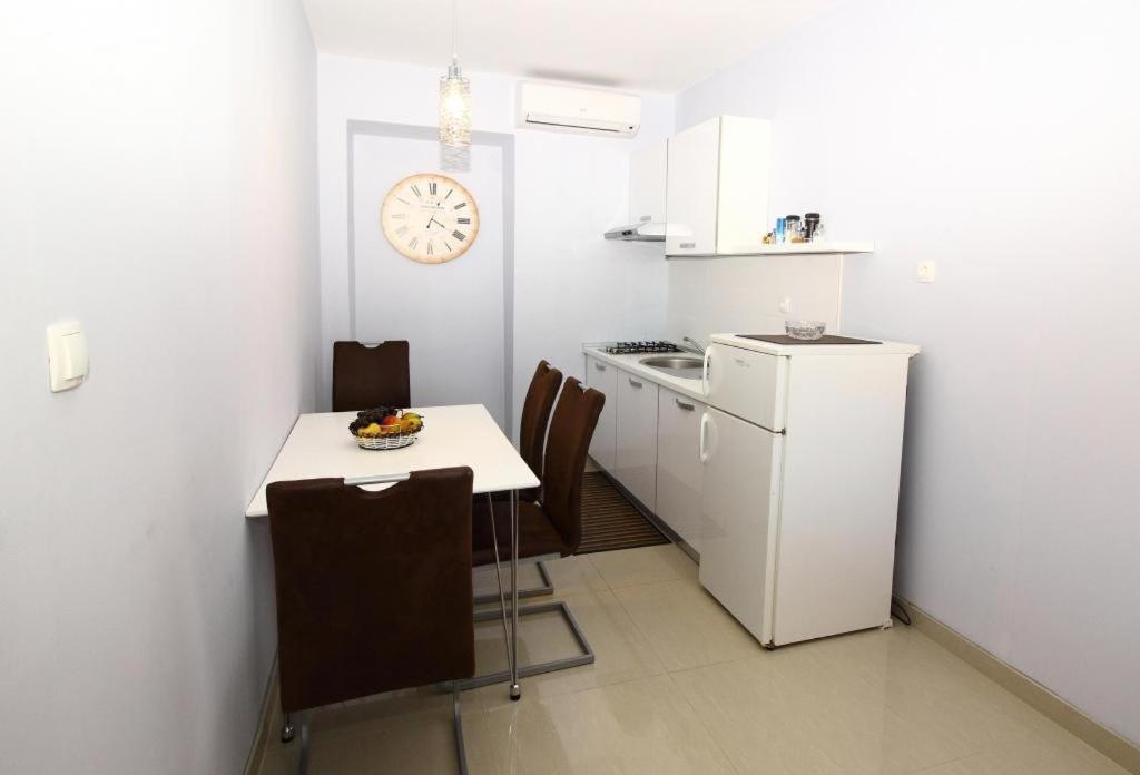 Apartments Dubreta تْسافتات المظهر الخارجي الصورة