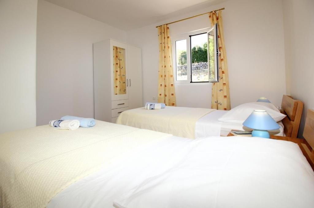 Apartments Dubreta تْسافتات المظهر الخارجي الصورة