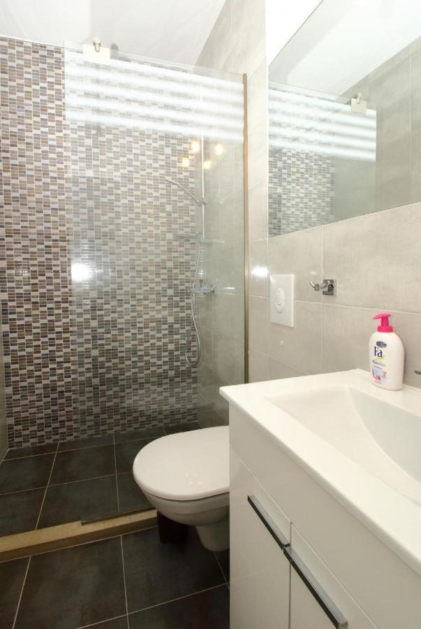 Apartments Dubreta تْسافتات المظهر الخارجي الصورة
