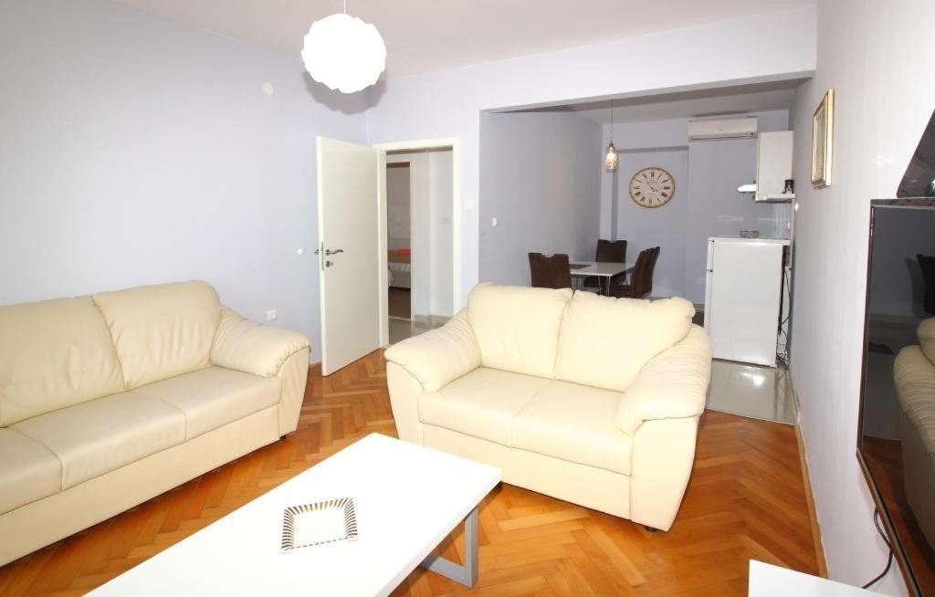 Apartments Dubreta تْسافتات المظهر الخارجي الصورة