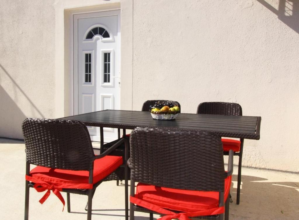 Apartments Dubreta تْسافتات المظهر الخارجي الصورة