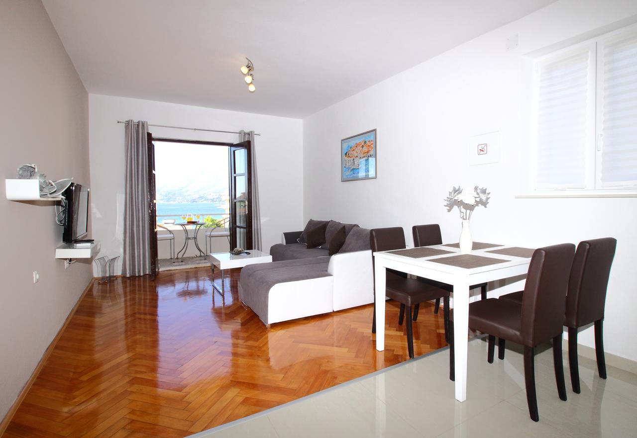 Apartments Dubreta تْسافتات المظهر الخارجي الصورة